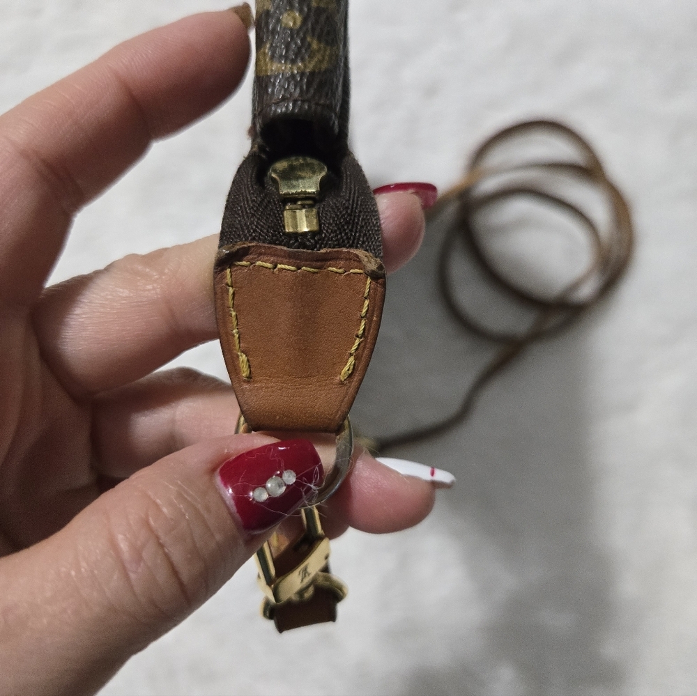 Louis Vuitton Large Pochette With Long Strap! - Picture 11 of 14